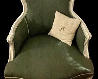 UPHOLSTERED ARM CHAIR W/DISTRESSED WHITE WASH FRAME