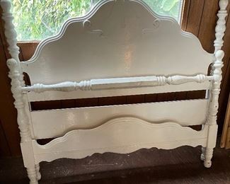 PAINTED ANTIQUE FULL SIZE BED W/RAILS