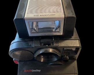 POLAROID SONAR ONE-STEP W/ITT MAGIC FLASH