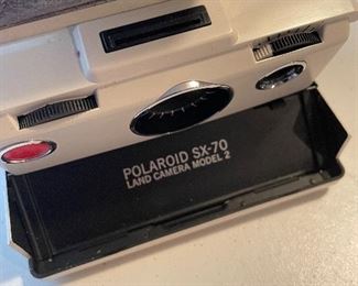 POLAROID SX-70 LAND CAMER, MODEL 2   W/LEATHER CASE