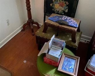 Coolest little ottoman.