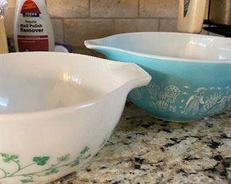 Gorgeous Pyrex. 
