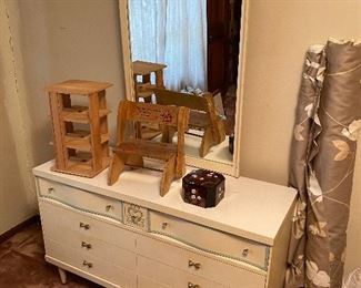 Pretty dresser.