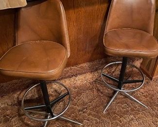There are 4 of these cool mid century bar stools. 