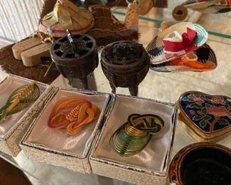 More neat little Chinese items.