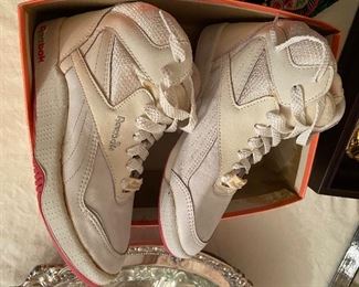 These Reebok Dance need some kicking leg warmers.