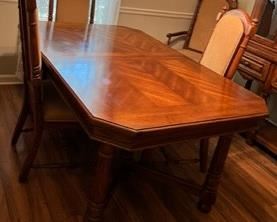 DR Table, 8 chairs (no leaf)