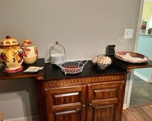 Biscotti jar matches one full set of dishes