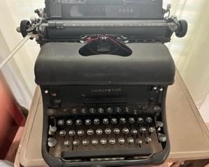 Antique 1940's Typewriter