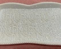 I can't quite capture the gorgeous pearlized detail of this serving dish, but it's so pearly.