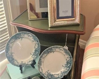 More frames; decorative plates