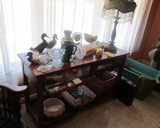 Rectangular display table