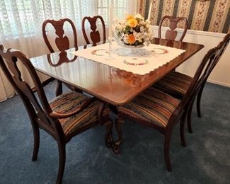 Dining Table w/ 6 Chairs 