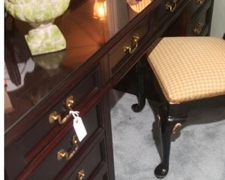 NICE DESK - DRAWERS & FILE STORAGE