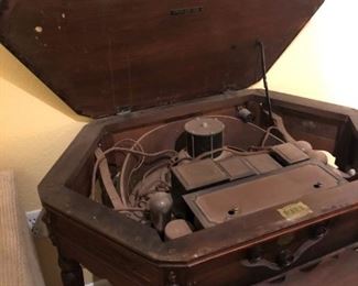 Antique Atwater Kent Kiel radio table