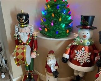 Large 4' Tall Outdoor Christmas Displays