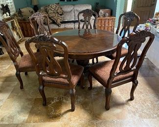 Round Pedestal Dining Table w 6 Chairs
