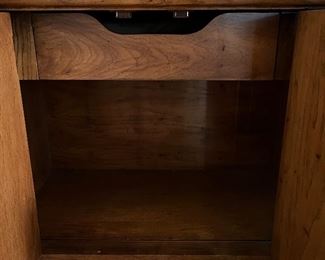 Thomasville Nightstands/End Tables pair