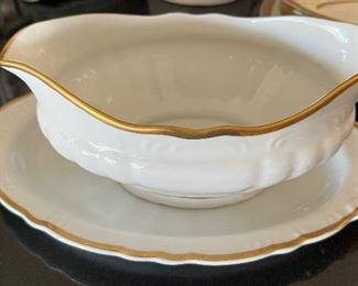 Breton Japan Fine China Pompadour