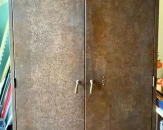 Metal storage cabinet 