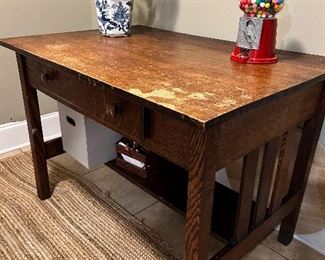 Table / Desk