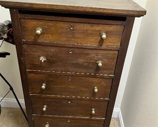 Antique chest of drawers
