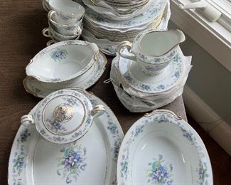 Noritake #3054 VIOLETTE 47pc 8 piece plate setting