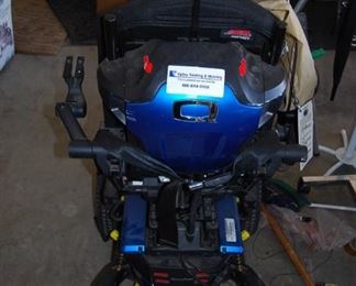 MOBILITY SCOOTER - NEEDS BATTERY