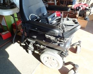 INVACARE ABSOLUTE WHEEL CHAIR