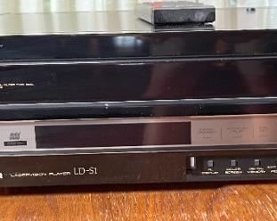 Pioneer LD-S1 Laservision Laser Disc Player	6.5x18x18in	HxWxD
