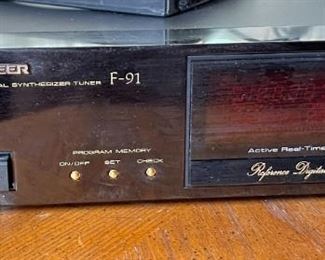 Vintage Pioneer F-91 AM/FM Digital Synthesized Stereo Tuner	3.5x18x12in	HxWxD
