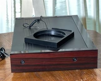 Vintage Pioneer F-91 AM/FM Digital Synthesized Stereo Tuner	3.5x18x12in	HxWxD
