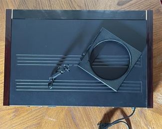 Vintage Pioneer F-91 AM/FM Digital Synthesized Stereo Tuner	3.5x18x12in	HxWxD
