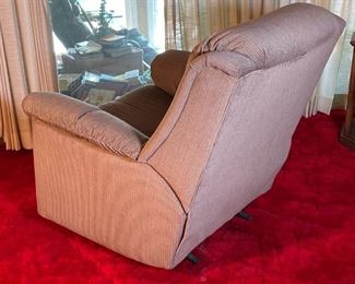 Recliner Chair	38 x 36 x 34in	HxWxD
