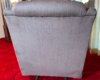 Recliner Chair	38 x 36 x 34in	HxWxD
