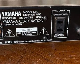 Mint Yamaha DSR-100 PRO Digital Surround Decoder DOLBY PRO LOGIC	3 x 17 x 13in	HxWxD
