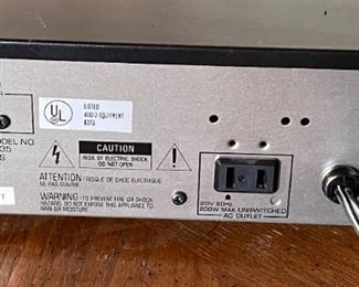 Yamaha M-35 Stereo Power Amplifier 2/4 Channel Amp	3.5 x 17 x 11in	HxWxD
