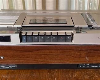 Sony SL-5800 Betamax VCR Video Cassette Recorder	6.5 x 19.5 x 15in	HxWxD
