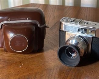 Zeiss Ikon Tenax 35mm Camera w/ Carl Zeiss 50mm 2.8 Lens	3.75x5.5x4in	HxWxD
