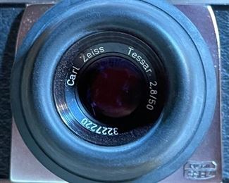 Zeiss Ikon Tenax 35mm Camera w/ Carl Zeiss 50mm 2.8 Lens	3.75x5.5x4in	HxWxD
