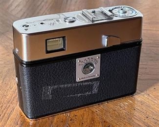 Zeiss Ikon Tenax 35mm Camera w/ Carl Zeiss 50mm 2.8 Lens	3.75x5.5x4in	HxWxD
