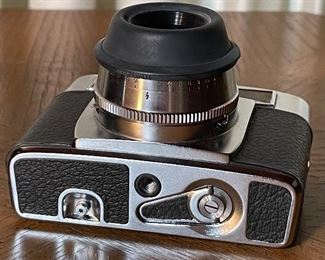 Zeiss Ikon Tenax 35mm Camera w/ Carl Zeiss 50mm 2.8 Lens	3.75x5.5x4in	HxWxD

