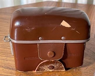 Zeiss Ikon Tenax 35mm Camera w/ Carl Zeiss 50mm 2.8 Lens	3.75x5.5x4in	HxWxD
