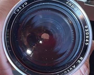 Beseler Topcon Super D 35mm SLR Camera Tokyo Kogaku R.E. Auto-Topcor 1:3.5 f2.5cm Lens 25mm f/3.5	4.25x6x4.75in	HxWxD
