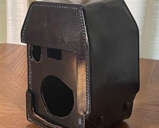 Rollei Rolleiflex SL66 Eveready Case Black Leather	4.5x4.5x7in	HxWxD
