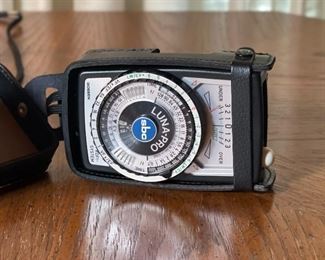 Gossen Luna Pro SBC Light meter	2x3.5x5in	HxWxD
