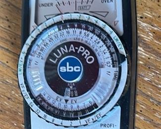 Gossen Luna Pro SBC Light meter	2x3.5x5in	HxWxD
