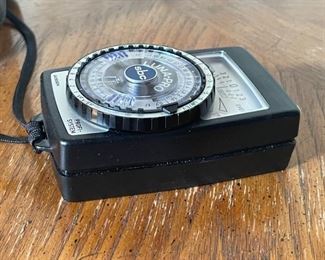 Gossen Luna Pro SBC Light meter	2x3.5x5in	HxWxD

