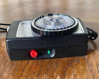 Gossen Luna Pro SBC Light meter	2x3.5x5in	HxWxD
