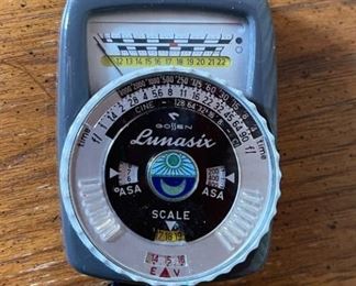 Gossen Lunasix Light Meter	1.5x3x4.5in	HxWxD
